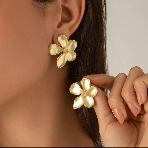 Gold Metal Flower Stud Earrings – Vintage Style Statement Jewelry - Picture 1 of 10